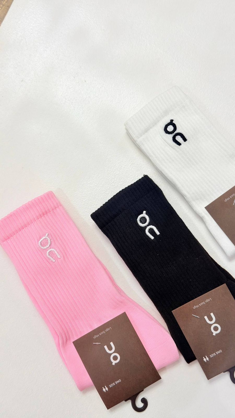 On Cloud Embroidered Logo socks in pink, black and white
